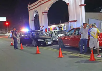 Colisionan tres en el carril de alta velocidad