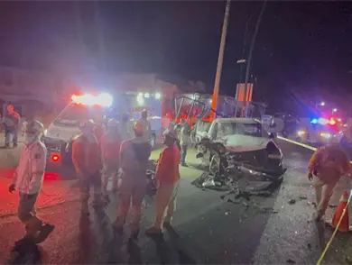 Colisiona tr&aacute;iler a camioneta y cobra una vida