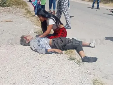 Se impactan de frente al intentar rebasar a Renault