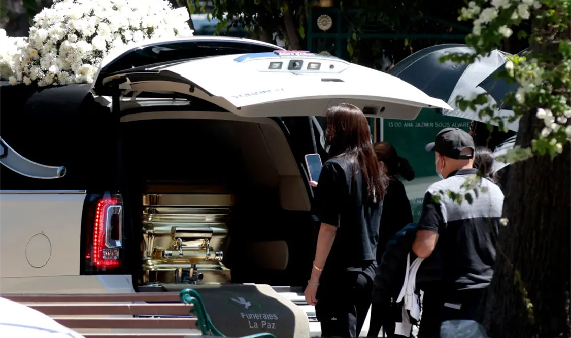 Trasladan restos de Nemesio a panteón