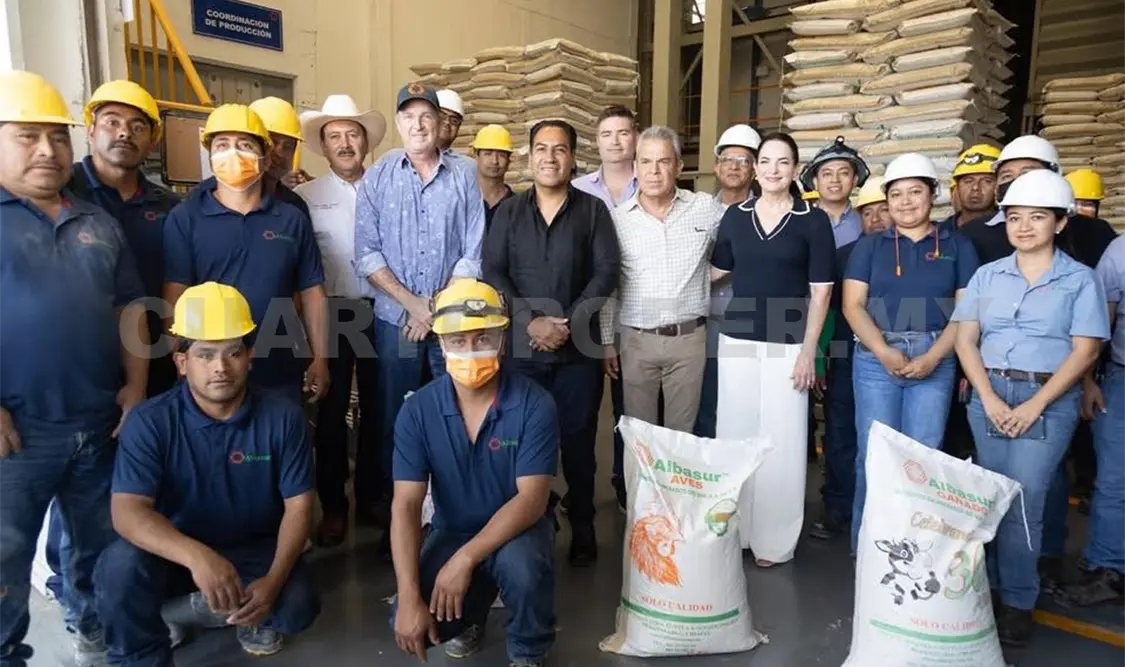 El gobernador asistió a la inauguración de la nueva línea de producción de alimentos de la empresa Albasur. CP