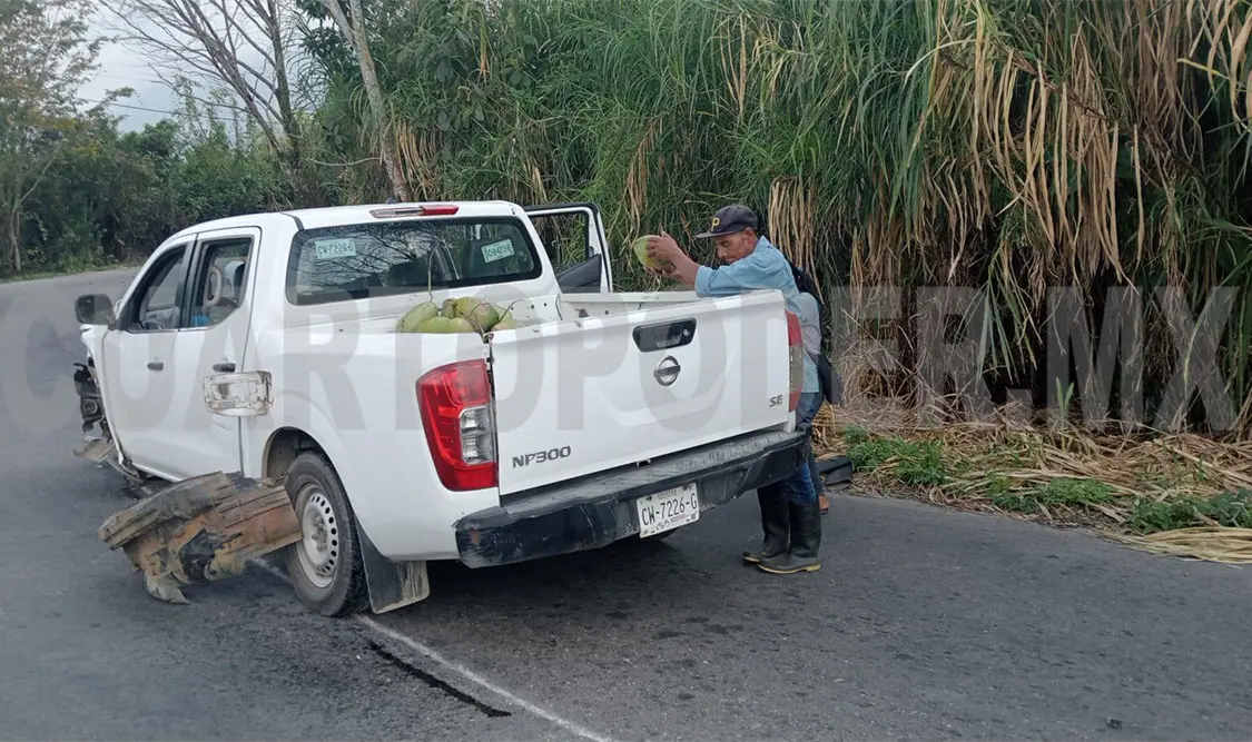 Colisionan pick up y autom&oacute;vil en zona de curvas