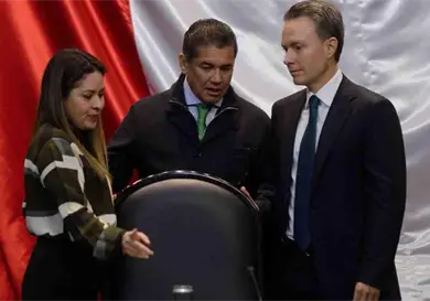 Ven cada vez m&aacute;s dif&iacute;cil el apoyo de PT y PVEM