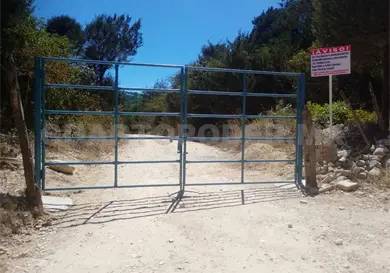 Cierran camino por conflicto en comunidades