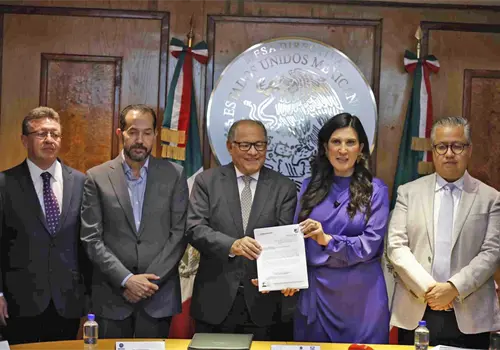 Diputados reciben reforma electoral de Sheinbaum