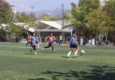 Colegio La Paz impone condiciones