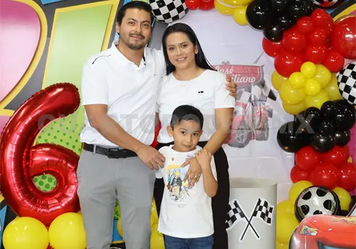 &iexcl;Jos&eacute; Maximiliano acelera a los 6!