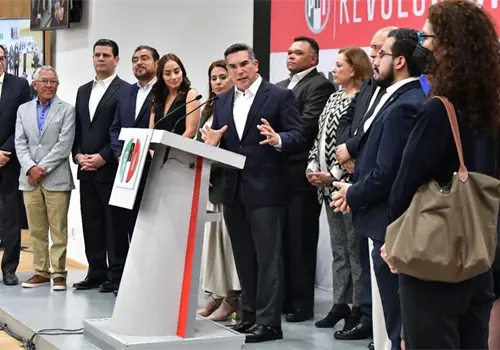 Alejandro Moreno pide coalici&oacute;n a MC y PAN