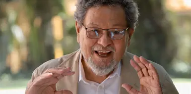 &Eacute;lmer Mendoza gana Premio de Literatura