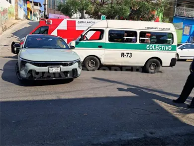 Tres heridos en colectivazo por corte de circulaci&oacute;n