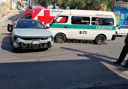 Tres heridos en colectivazo por corte de circulaci&oacute;n