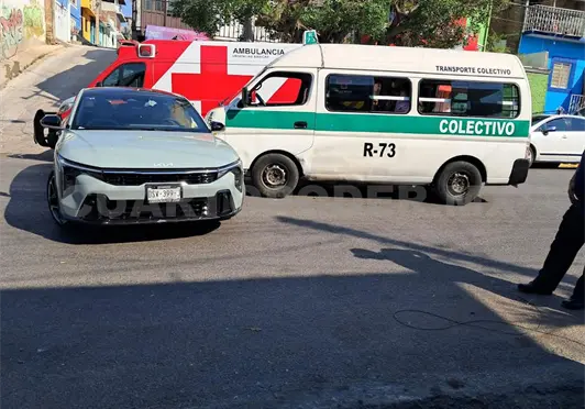 Tres heridos en colectivazo por corte de circulaci&oacute;n
