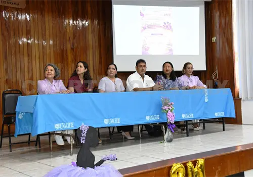 Realizan conversatorio sobre liderazgo femenino