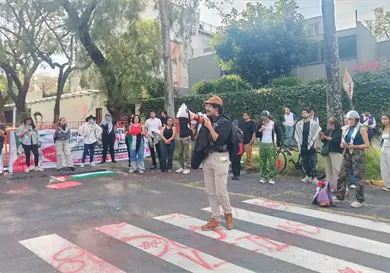 Protestan contra bombardeos a Ir&aacute;n