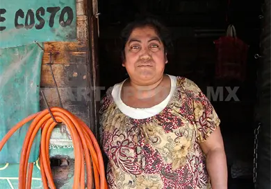 Marcela: manos curtidas por el hule y el metal