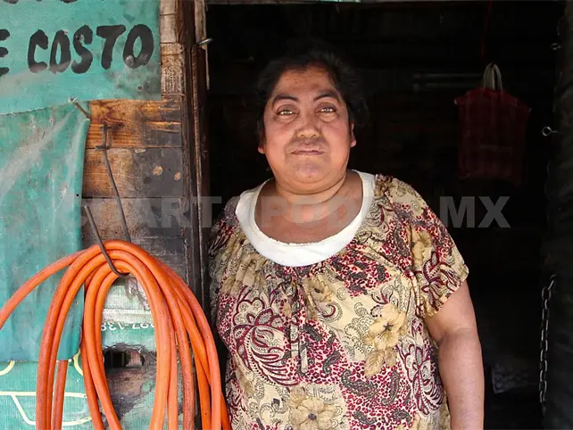 Marcela: manos curtidas por el hule y el metal