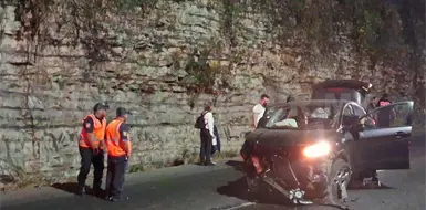 Aparatosa volcadura en mirador Los Amorosos