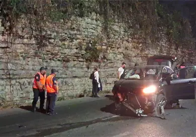 Aparatosa volcadura en mirador Los Amorosos