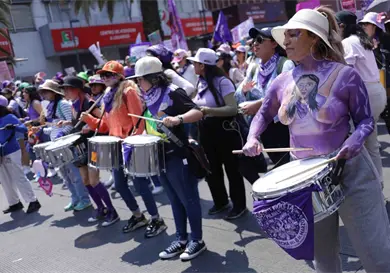 Miles de mujeres marchan en la capital