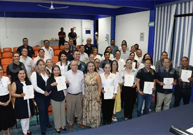 Entregan reconocimientos a docentes de la Unach