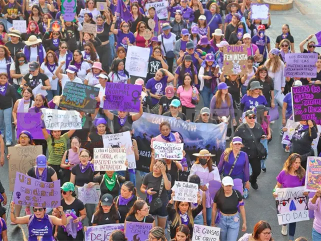 Conmemoran el 8M en la capital