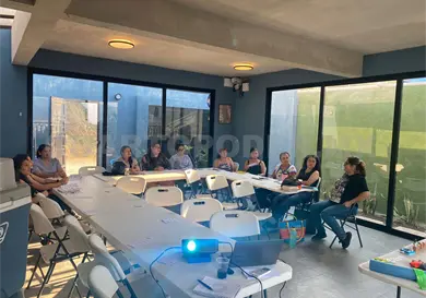 Padres y maestros realizan taller de ajustes escolares