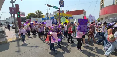 M&aacute;s de 200 mujeres marcharon pidiendo justicia