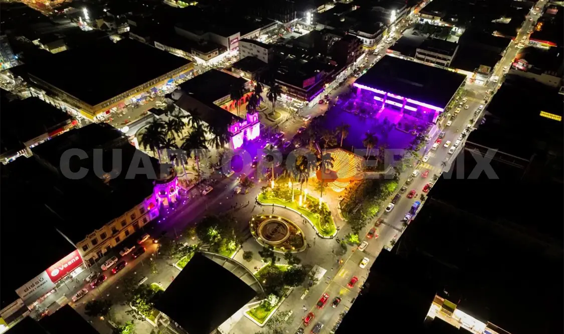 Iluminaron algunos de los edificios más emblemáticos del municipio. Cortesía