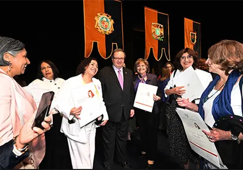 Galardonan a mujeres con el Sor Juana