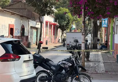 Privan de la libertad a uno y huye otro