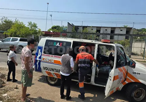 Por evitar chocar, derrapa y sale herido