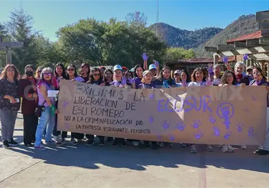 Detienen a estudiante tras protesta femenina