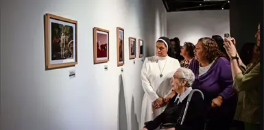 Exhiben fotograf&iacute;as callejeras de mujeres