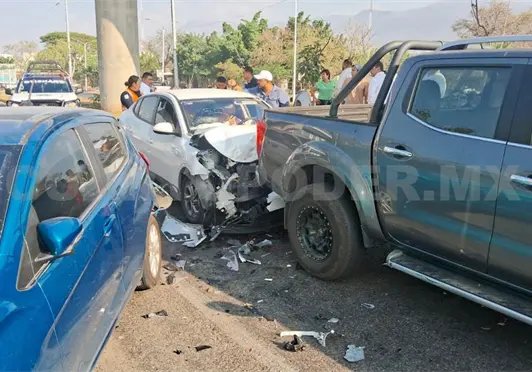 Carambola en libramiento Norte salda con da&ntilde;os