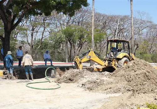 Controlan fuga de agua en la ciudad