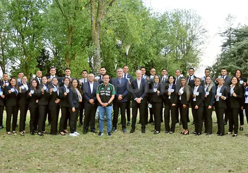 Entregan 54 gafetes a &aacute;rbitras y &aacute;rbitros mexicanos