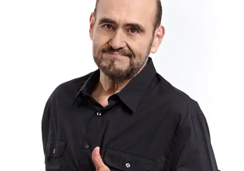 &Eacute;dgar Vivar recibe homenaje