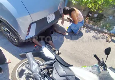 Embiste colectivo for&aacute;neo a jovencito y sale volando