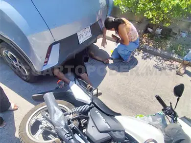 Embiste colectivo for&aacute;neo a jovencito y sale volando