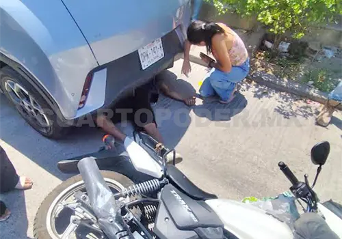 Embiste colectivo for&aacute;neo a jovencito y sale volando