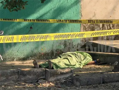 Joven encuentra a su madre sin vida