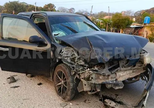 Catedr&aacute;ticos colisionan contra camioneta