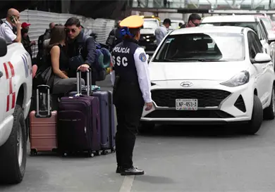 GN solo amonesta a Uber y DiDi en el AICM