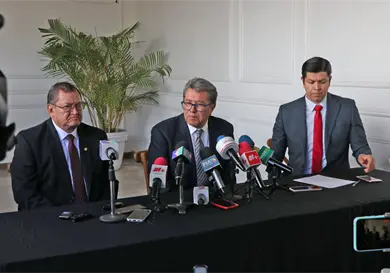 No descarta Monreal castigo del CEN guinda a diputadas