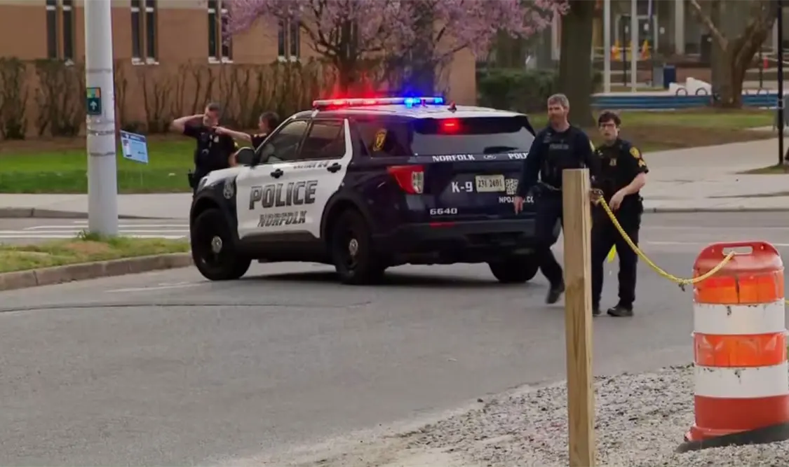 Tiroteo en universidad deja un muerto y dos heridos