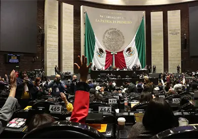 Revelan a exfuncionarios con pensiones doradas