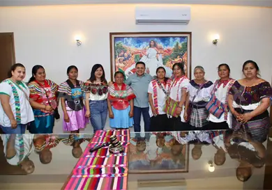 Moreno Guillén recibe a productoras chiapanecas Moreno Guillén recibe a productoras chiapanecas