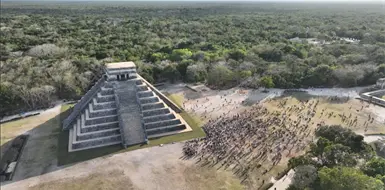 Chichén Itzá, listo para el equinoccio Chichén Itzá, listo para el equinoccio