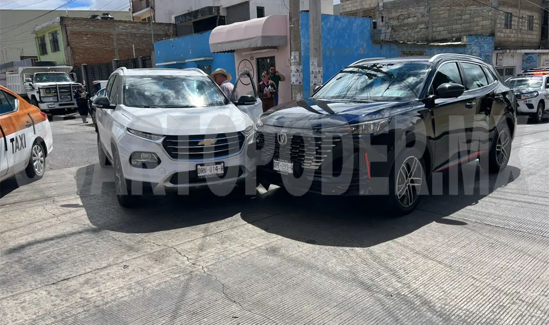 Encontronazo en transitada avenida