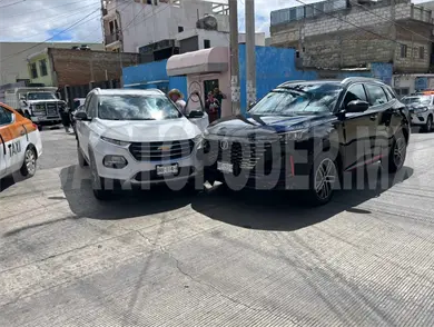 Encontronazo en transitada avenida